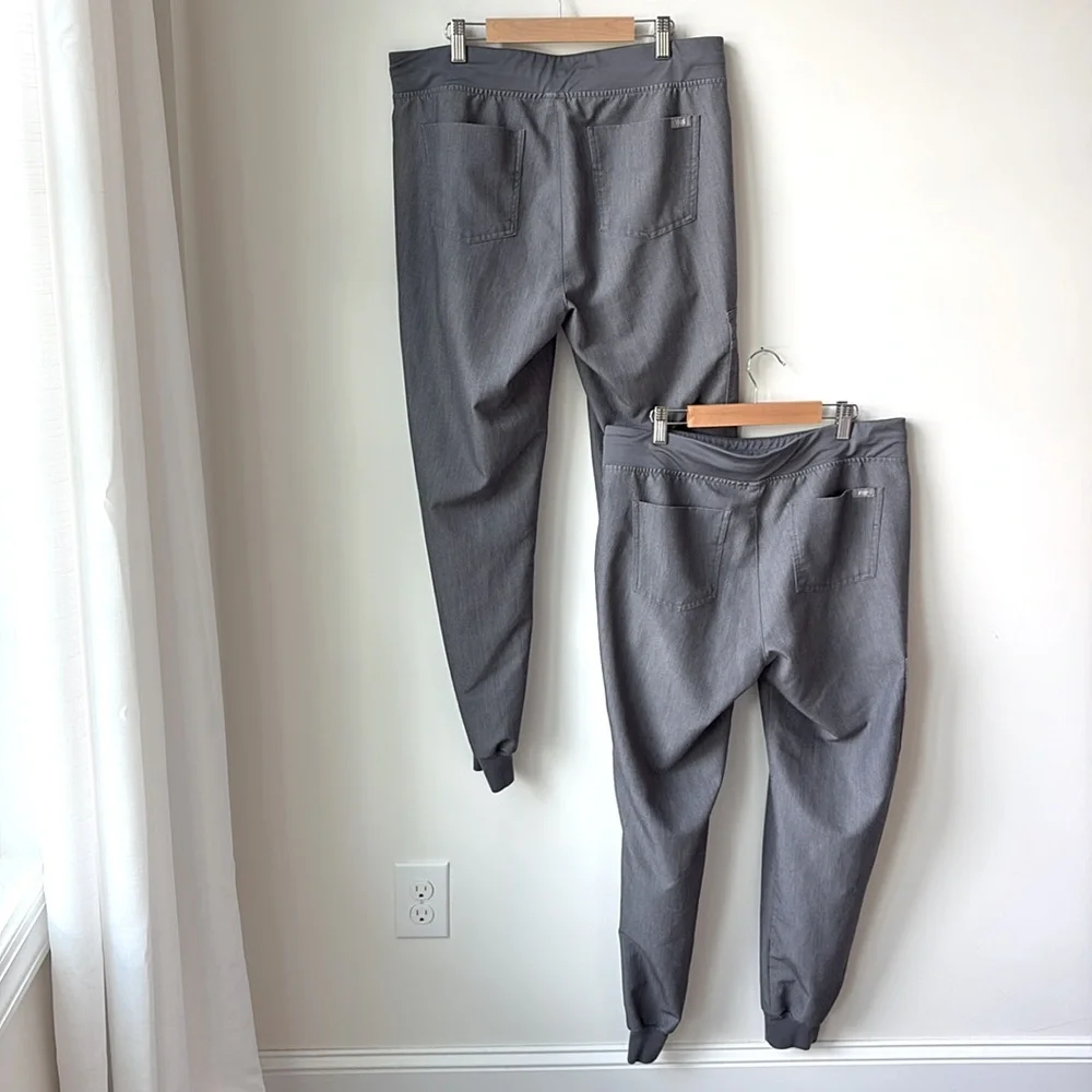 Figs Set of 2 Zamora Jogger Scrub Pants Grey #1670 6 Pockets Yoga Waist Size M - Picture 3 of 12